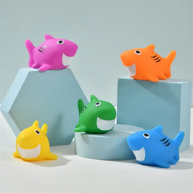 Individuelle tierformige Kinder-Gummi-Badspielzeuge DIY-Badezimmer-Dusch-Spielzeug Mini-Gummi-Sprühdreifen Hai-Spielzeug