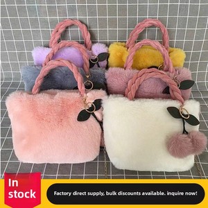 Nuova <span class=keywords><strong>Borsa</strong></span> a Tracolla Stile Ciliegia in Finta Pelliccia di Coniglio <span class=keywords><strong>con</strong></span> Catena alla Moda, Design in Peluche, Grande Capacità, Fodera in Poliestere <span class=keywords><strong>con</strong></span> Cartone Animato Carino - Product Image 5