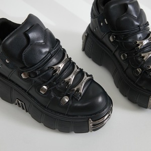 2024 automne hiver commerce extérieur transfrontalier nouvelles chaussures pour femmes fond épais bas Punk petit cuir hauteur augmentant bouton - Product Image 3