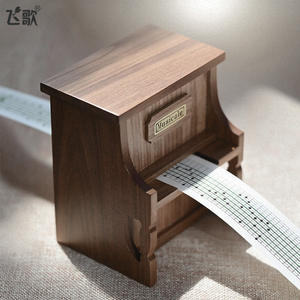 Vente en gros <span class=keywords><strong>de</strong></span> 15 notes <span class=keywords><strong>de</strong></span> composition <span class=keywords><strong>de</strong></span> ruban <span class=keywords><strong>de</strong></span> papier à manivelle <span class=keywords><strong>Piano</strong></span> droit Boîte à musique DIY Noyer Vintage Boîte à musique en bois - Product Image 3