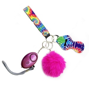 Set de Llavero de Defensa Personal para Tiktok e Instagram, con Desinfectante, Porta Brillo Labial, Alarma Sonora, Luz LED y Pompón - Set de 4 Piezas - Product Image 3