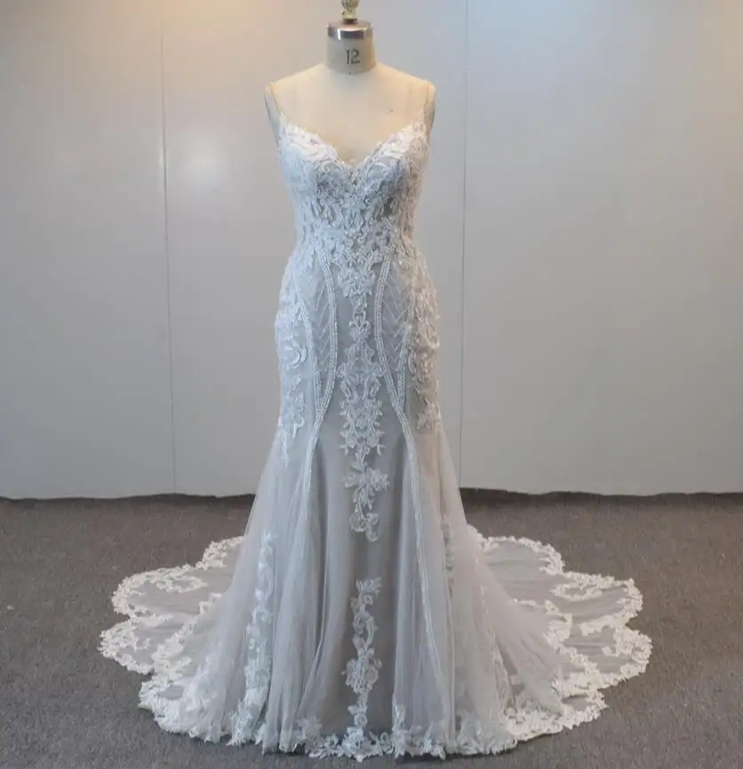 Robe de mariée de luxe en dentelle perlée, col en V, bretelles Spaghetti, idéal pour la mariée