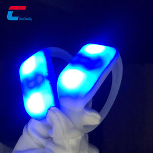 Bracelet LED personnalisé en silicone, long, lumineux, télécommandé, pour concerts, événements, fêtes, 15 couleurs disponibles - Product Image 5