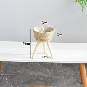 Pots à fleurs en rotin tressé style nordique avec pieds en bois pour la décoration intérieure - Product Image 3