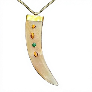 จี้ฮอร์นงาช้างและแตรวัวหรูหราทำด้วยมือมีฮอร์นแท้สีขาวและสีน้ำตาล - Product Image 1
