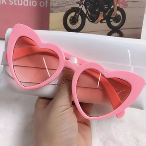 Gafas de Sol Personalizadas con Estampado de Corazón en Blanco, Rosa y Amarillo, Populares para Fiestas de Mujeres, Venta al Por Mayor - Product Image 4