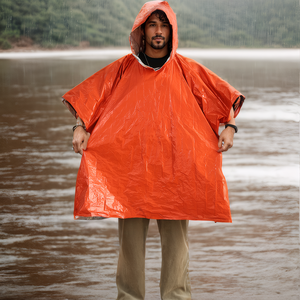 Protection <span class=keywords><strong>thermique</strong></span> Couverture d'urgence extérieure Pluie Léger Imperméable Imperméable Survie Mylar Couverture d'urgence Poncho - Product Image 2