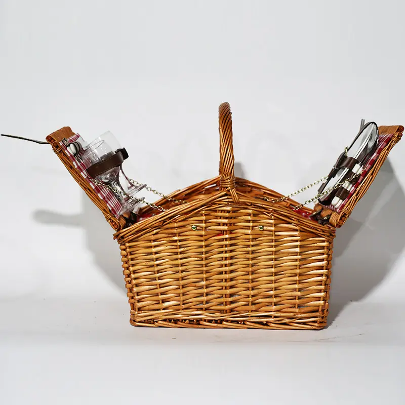 RTS stock summer outdoor disposable insulated willow woven picnic basket handle with cutlery
