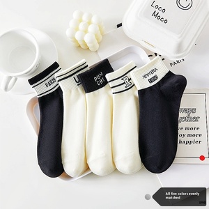 Chaussettes de <span class=keywords><strong>bateau</strong></span> de Style coréen noir blanc pour hommes femmes courtes minces Ins à la mode tout match printemps été sports absorbant la sueur mignon - Product Image 6