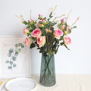 Bouquet de roses artificielles Liang Sheng en velours rouge, fleurs en soie décoratives pour la décoration intérieure - Product Image 2