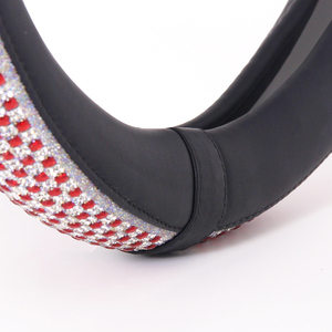 Housse de volant en <span class=keywords><strong>cuir</strong></span> PU et peluche courte à motif écossais et strass, ajustement universel pour la plupart des véhicules, légère et unisexe - Product Image 5
