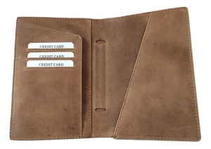 Porta Pasaportes y Tarjetas Personalizable de Cuero Genuino Vintage con Logotipo Metálico y Forro Interior de Tela - Product Image 3