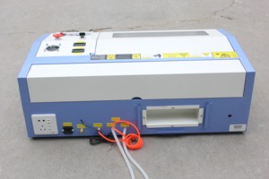 Cortador láser de CO2 de tamaño más pequeño, máquina láser 3020, grabado, Control M2, cama de nido de abeja, 15cm, elevación hacia arriba y hacia abajo - Product Image 4