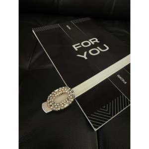 Cinturón para Mujer Fiori con Hebilla de Placa Redonda con Piedras, Chapado en Aleación, Accesorio de Moda - Product Image 2