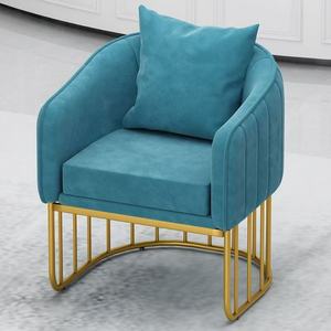 Canapé de style nordique moderne et élégant, style Ins, luxe léger, métal doré, design simple pour salon, meubles de maison de loisirs, éponge - Product Image 4