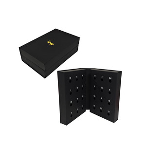 <span class=keywords><strong>Calendrier</strong></span> <span class=keywords><strong>de</strong></span> l'Avent personnalisé noir à double porte avec lamination mate et gaufrage, boîte cadeau surprise - Product Image 1