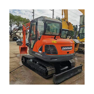 Excavadora Doosan de gran oferta usada, excelente rendimiento, 6 toneladas, con bomba de engranajes de caja de cambios de motor, ¡Bienvenido a consultar! - Product Image 1