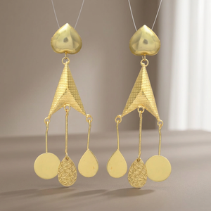 Pendientes de latón chapados en oro con diseño étnico en forma de cono y corazón, estilo tribal, para compromiso. - Product Image 3