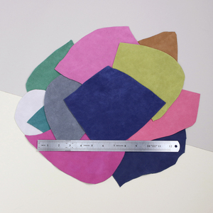 Pezzi di vera <span class=keywords><strong>pelle</strong></span> <span class=keywords><strong>scamosciata</strong></span> di mucca scarti di tessuto in <span class=keywords><strong>pelle</strong></span> <span class=keywords><strong>scamosciata</strong></span> fai da te per artigianato di circa 6*6 - Product Image 3