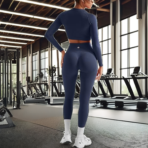 Ensemble de yoga 2 pièces pour femme : short de sport taille haute confortable à séchage rapide et sans coutures, col rond, couleur unie, idéal pour l'été - Product Image 2