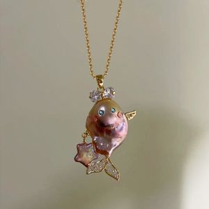 Collier tendance Little Witch Ocean World en laiton doré avec pendentif <span class=keywords><strong>poisson</strong></span> à grosse tête en perle naturelle, <span class=keywords><strong>poisson</strong></span> <span class=keywords><strong>rouge</strong></span>, <span class=keywords><strong>poisson</strong></span> qui s'embrasse, collier clavicule - Product Image 2
