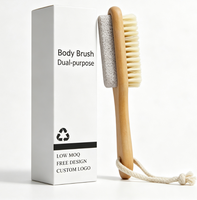 Brosse à pédicure double face en sisal naturel et pierre ponce, avec manche long en bois, pour exfolier les peaux dures