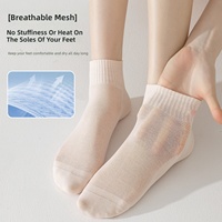 Chaussettes courtes d'été pour femmes en coton peigné à 95 %, sans couture, fines, respirantes, en maille, blanches, désodorisantes, pour le sport