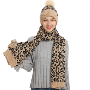 Vente en gros 2025 Vente chaude <span class=keywords><strong>Ensemble</strong></span> cadeau d'hiver de luxe pour femmes Mode 3 pièces <span class=keywords><strong>Ensemble</strong></span> <span class=keywords><strong>écharpe</strong></span>, gants et chapeau en tricot léopard chaud d'hiver - Product Image 4
