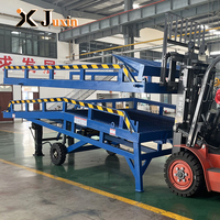 Rampe de chargement hydraulique mobile avec pieds de support solides pour le transit de marchandises en entrepôt