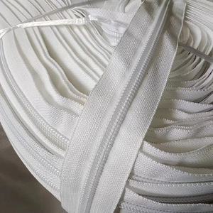 Chaîne à <span class=keywords><strong>fermeture</strong></span> éclair en nylon continue à prix bas 200 mètres 200 mètres de rouleau écologique en kg pour l'<span class=keywords><strong>utilisation</strong></span> du vêtement - Product Image 1