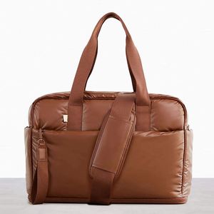 Échantillon Gratuit – Sac de Voyage Matelassé de Luxe Personnalisable avec Logo, Sac Bandoulière Extensible, Sac de Sport et Sac de Week-end - Product Image 1