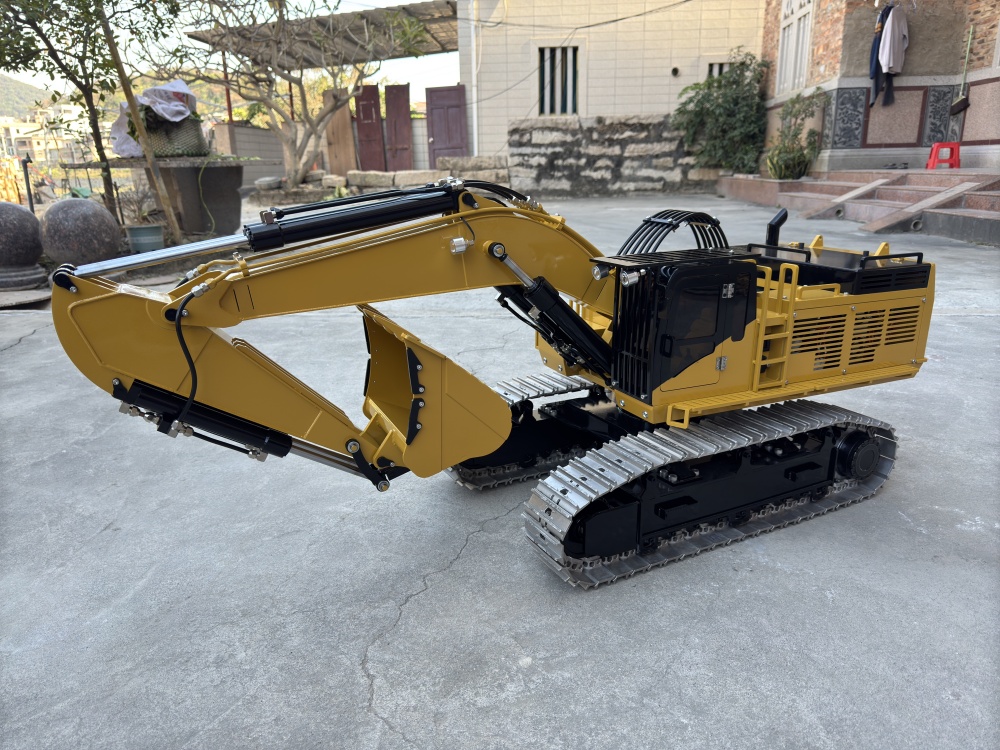 CAT RC Excavator コントローラー付き Amazon.com: Diecast Masters 1/20 Caterpillar 330D L Diecast