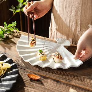 Plato Desechable Ecológico Estilo Coreano para Sushi, Postres y Bocadillos, Forma Irregular Creativa y Personalizada, Apto para Microondas - Product Image 1