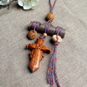 Colgante de madera de durazno con diseño de espada grabada, adorno colgante de cuerda colorida, amuleto de protección portátil, nuevo estilo chino - Product Image 4