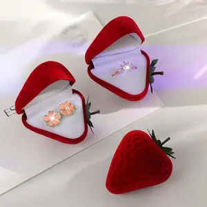 도매 시뮬레이션 딸기 미니 링 박스 벨벳 보석 상자 포장 개인 보석 상자 포장