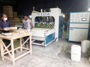 Máquina <span class=keywords><strong>de</strong></span> unión continua <span class=keywords><strong>para</strong></span> tablero <span class=keywords><strong>de</strong></span> <span class=keywords><strong>madera</strong></span> maciza, <span class=keywords><strong>madera</strong></span> contrachapada, motor <span class=keywords><strong>de</strong></span> <span class=keywords><strong>prensa</strong></span> <span class=keywords><strong>de</strong></span> junta <span class=keywords><strong>de</strong></span> dedo automático <span class=keywords><strong>de</strong></span> <span class=keywords><strong>alta</strong></span> <span class=keywords><strong>frecuencia</strong></span>, <span class=keywords><strong>prensa</strong></span> <span class=keywords><strong>de</strong></span> encolado HF - Product Image 3