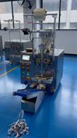 Machine d'emballage automatique de balles de jeu en plastique à vibration unique pour le comptage et l'emballage