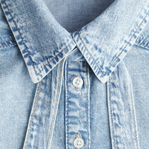 เสื้อเชิ้ตเดนิมลำลองแบบกระดุมสำหรับผู้หญิง ผลิตจากวัสดุที่เป็นมิตรต่อสิ่งแวดล้อม ระบายอากาศได้ดี แขนยาว ทันสมัย น้ำหนักเบา เหมาะสำหรับใส่ในชีวิตประจำวัน รับผลิตแบบ OEM ODM - Product Image 6