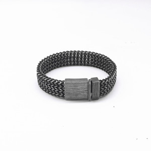 Yunnique Pulsera de cadena de acero de titanio para hombre, cierre magnético geométrico negro, estilo punk, regalo de joyería - Product Image 5