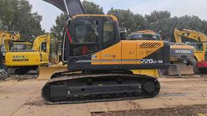 Excavadora de cadenas Hyundai 220-9 usada de alta calidad, 22 toneladas, con motor Cummins y componentes principales incluidos, modelo 2020, en venta. - Product Image 3