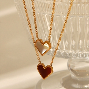 Colliers pendentifs en forme de cœur délicats en acier inoxydable plaqué or 18 carats avec incrustation de coquille blanche anti-allergie pour filles - Product Image 5