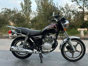 La <span class=keywords><strong>vitesse</strong></span> maximale dépasse les 80 kilomètres par heure. La moto de rue <span class=keywords><strong>125cc</strong></span> est agile et légère, avec une machine robuste. - Product Image 4