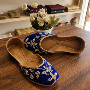 Chaussures plates pour femmes en cuir de vache, style artisanal traditionnel du Rajasthan, à lacets floraux, tendance mode personnalisée 2026 - Product Image 1