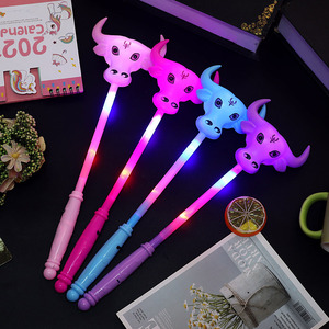 Barra Luminosa con Forma de Cabeza de Toro, Juguete de Plástico con Luz LED para Fiestas de Año Nuevo - Product Image 1
