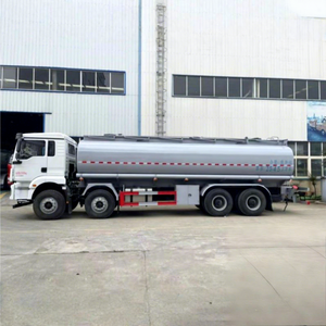 Camión Cisterna Shacman 8x4 de 20 Toneladas para Transporte de Diésel y Gasolina, Vehículo Cisterna de Combustible en Venta - Product Image 3