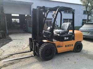 Montacargas Diésel Usado de 3 Toneladas, Bajo Precio, HeFei, con Motor de Combustión Interna, Caja de Cambios y Rodamientos - Product Image 3