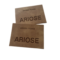 Échantillon gratuit logo personnalisé en cuir PU vierge pressé à chaud étiquette en relief logo logo pour jeans vêtements sac chapeau