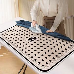 Alfombrilla de planchado para el hogar, alfombrilla aislante del calor, pequeña, portátil, plegable, adecuada para usar en camas. - Product Image 2