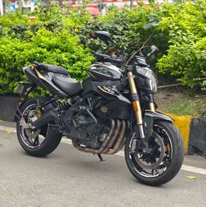 Motocicleta Deportiva Benelli BN600i Naked, Alta Potencia de 60kW, Embrague Deslizante, Amortiguador KYB y Neumáticos Pirelli - Product Image 5