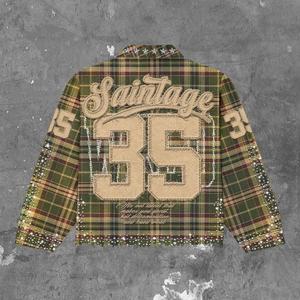 Conjunto de Camisa y Pantalones Cortos a Cuadros Retro Modernos para Hombre, con Estampado de Letras con Pedrería, Diseño Deshilachado y Desgastado - Product Image 2